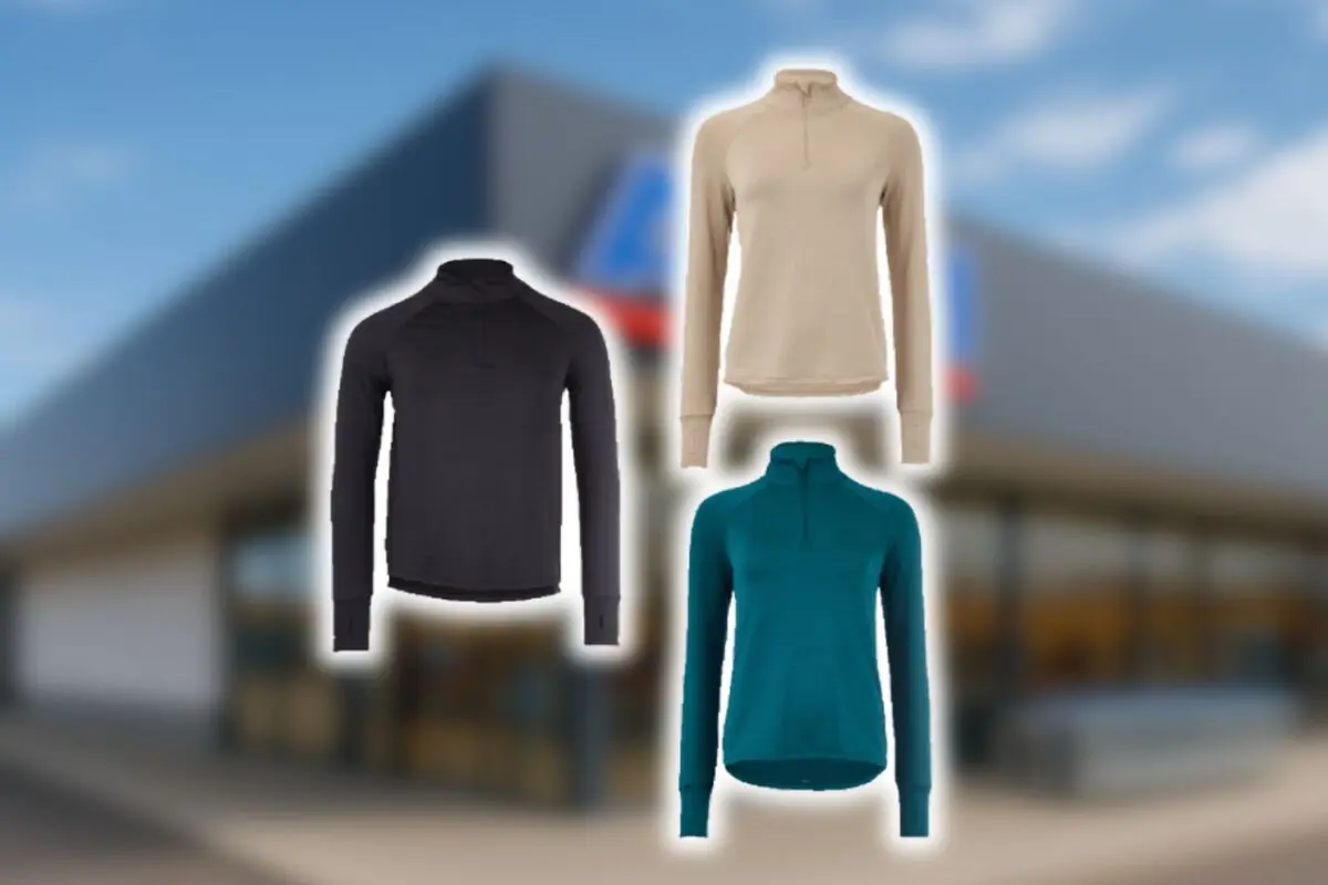 Tres jerseys térmicos de manga larga en colores negro beige y verde azulado sobre un fondo desenfocado de fachada de tienda Aldi. Tres jerseys térmicos de manga larga en colores negro beige y verde azulado sobre un fondo desenfocado de fachada de tienda Aldi.