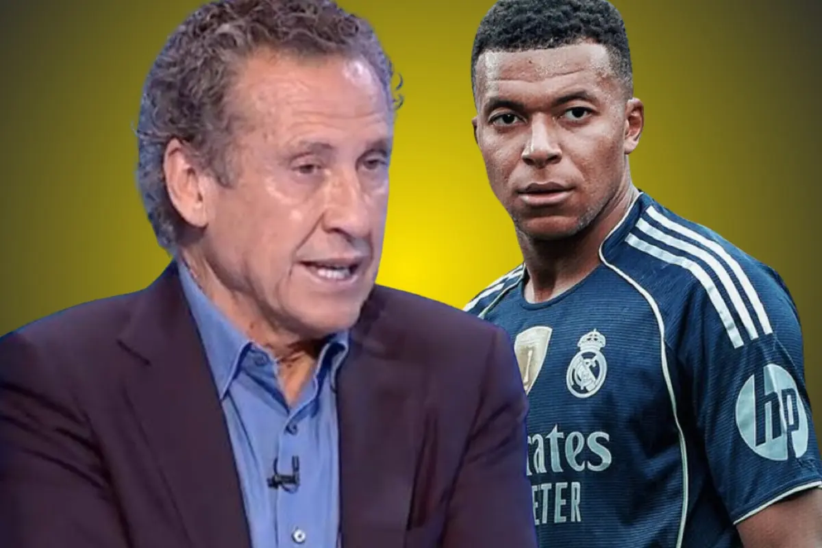 Un hombre de cabello rizado con saco oscuro y camisa azul aparece en primer plano mientras al fondo se ve a un futbolista con uniforme azul del Real Madrid sobre un fondo amarillo difuminado