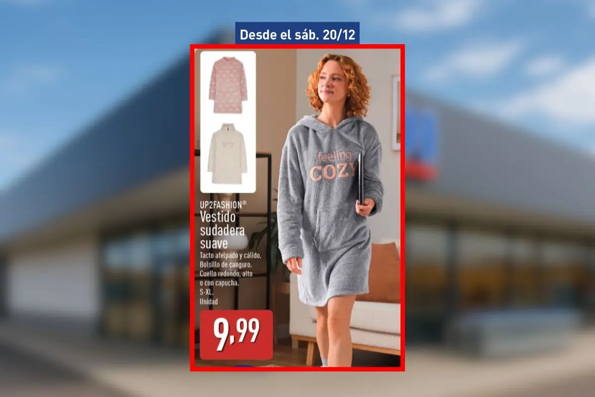 Mujer usando un vestido sudadera gris con capucha y la frase feeling cozy, junto a imágenes de otras dos sudaderas y el precio de 9,99 euros, promoción disponible desde el sábado, 20 de diciembre, en Aldi.
