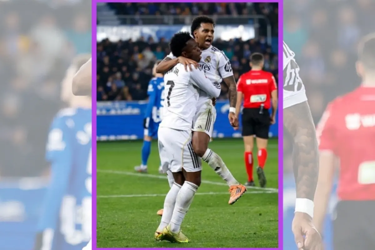 Dos jugadores del Real Madrid celebran un gol abrazándose en el campo durante un partido de fútbol Dos jugadores del Real Madrid celebran un gol abrazándose en el campo durante un partido de fútbol