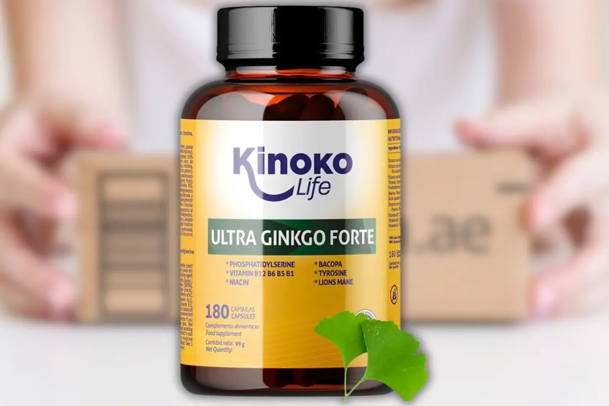 Frasco de suplemento alimenticio Kinoko Life Ultra Ginkgo Forte de 180 cápsulas en primer plano con fondo desenfocado y hoja de ginkgo verde delante