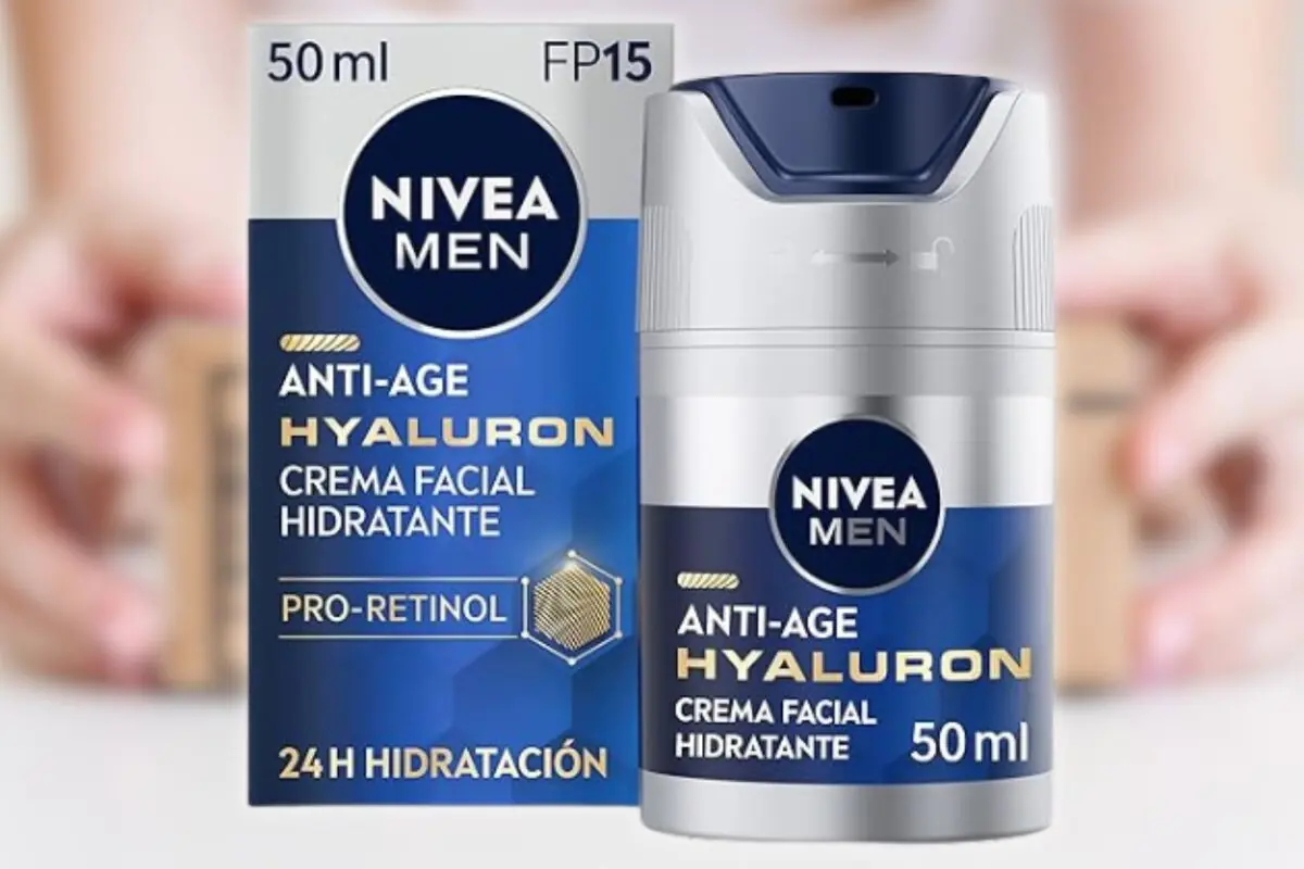 Envase y caja de crema facial hidratante anti edad Nivea Men Hyaluron de 50 ml para hombres sobre fondo desenfocado Envase y caja de crema facial hidratante anti edad Nivea Men Hyaluron de 50 ml para hombres sobre fondo desenfocado