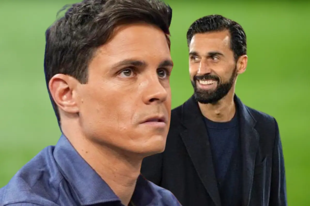 Primer plano de un hombre serio con camisa azul y al fondo otro hombre con barba sonriendo sobre un fondo verde desenfocado