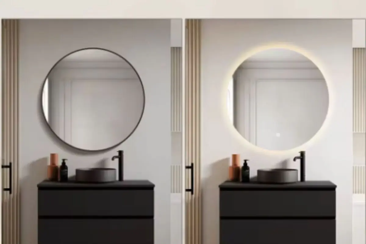 Comparación de dos lavabos modernos con espejo redondo uno apagado y otro con iluminación LED trasera