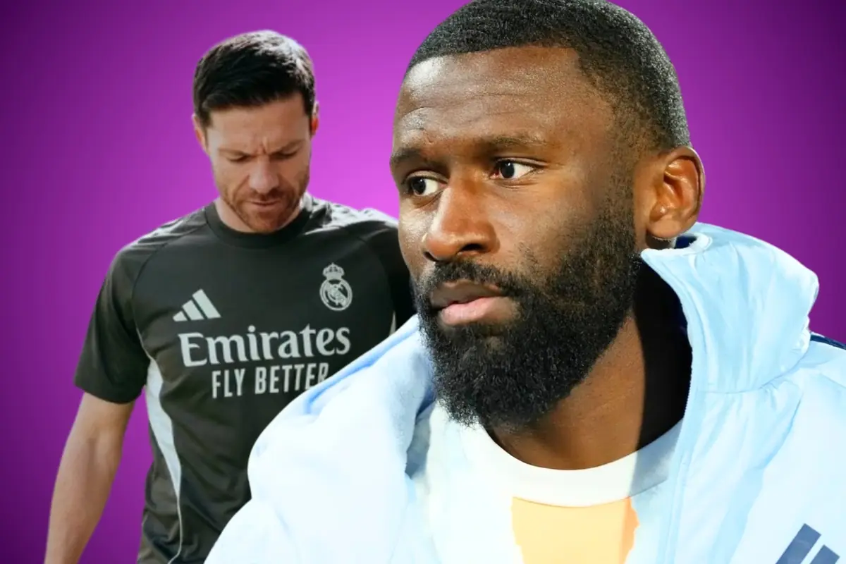 Dos futbolistes del Reial Madrid amb gest seriós sobre un fons morat