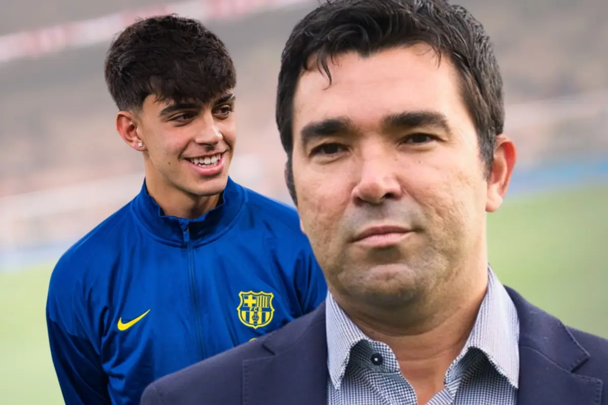 Dos homes en un camp de futbol, un de jove amb xandall blau del FC Barcelona al fons i un altre de més gran en primer pla amb jaqueta i camisa