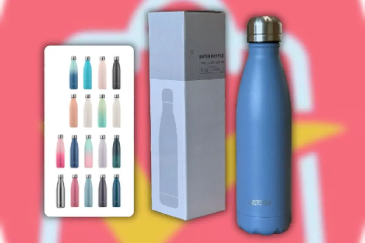 Botella térmica azul con tapa metálica junto a su caja y una lámina que muestra el mismo modelo en varios colores Botella térmica azul con tapa metálica junto a su caja y una lámina que muestra el mismo modelo en varios colores