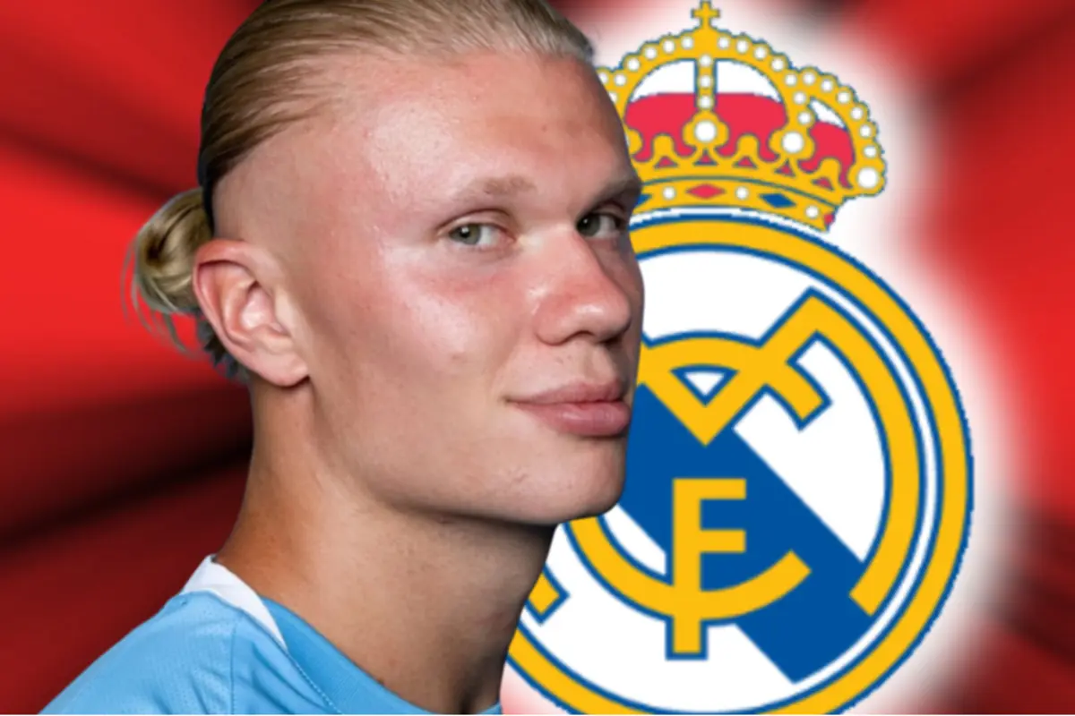 Futbolista rubio de perfil con camiseta celeste posando delante del escudo del Real Madrid sobre fondo rojo