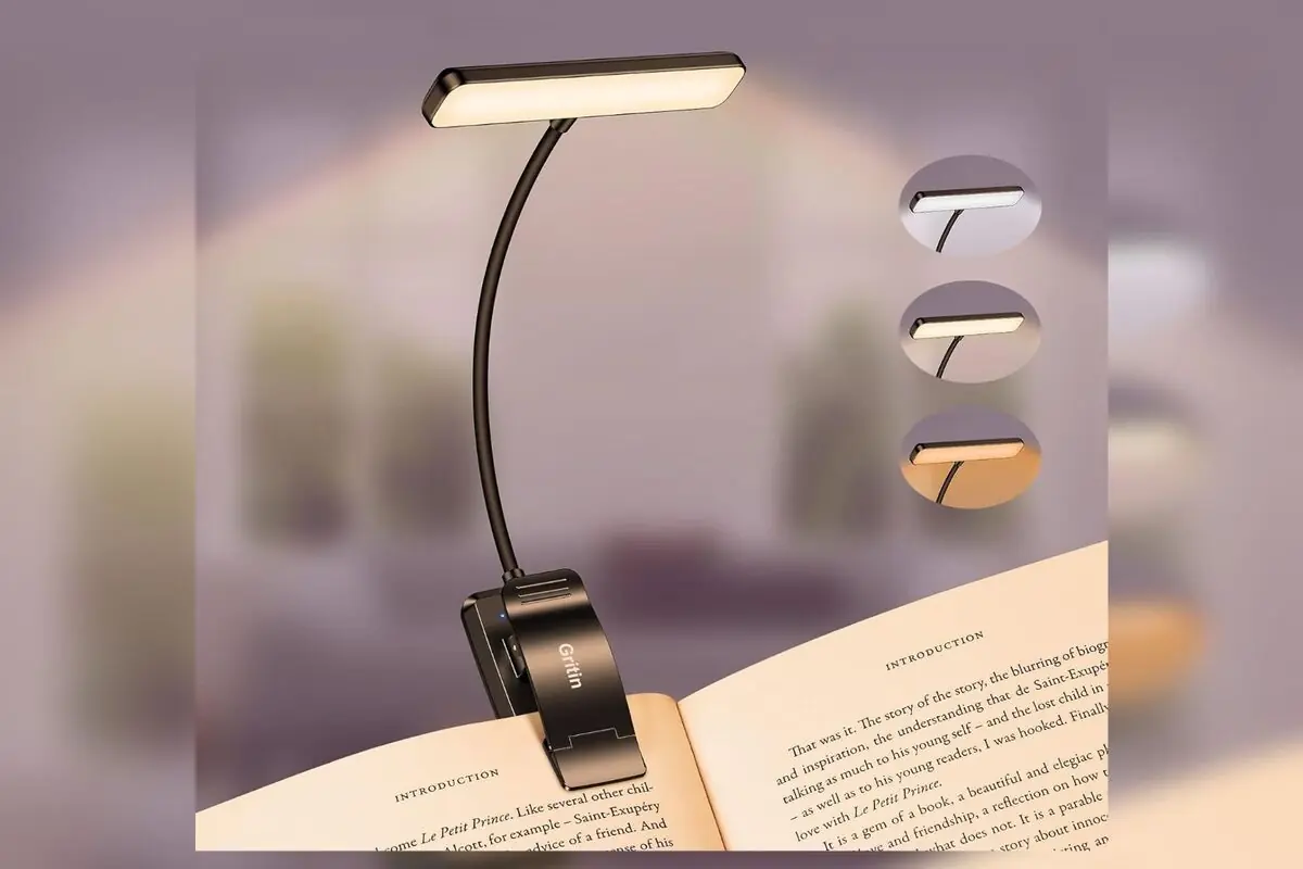 Lámpara de lectura con pinza sujeta a un libro y brazo flexible con luz LED regulable en diferentes tonos
