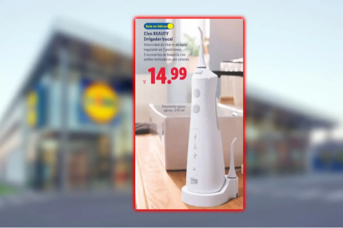 Oferta de irrigador bucal Cien Beauty blanco en Lidl con precio de 14,99 euros sobre fondo de tienda desenfocada Oferta de irrigador bucal Cien Beauty blanco en Lidl con precio de 14,99 euros sobre fondo de tienda desenfocada