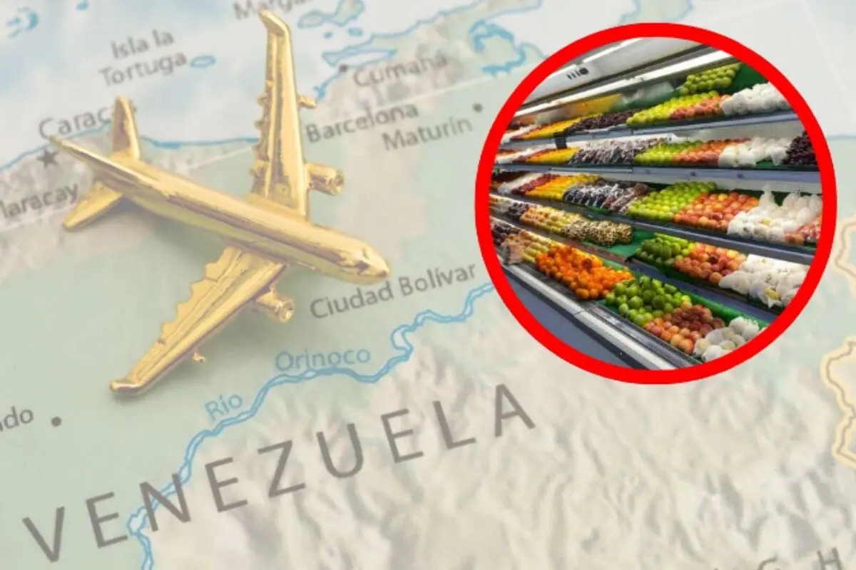 Mapa de Venezuela con un avión dorado sobre el país y un círculo rojo que muestra un estante de supermercado lleno de frutas y verduras. Mapa de Venezuela con un avión dorado sobre el país y un círculo rojo que muestra un estante de supermercado lleno de frutas y verduras.