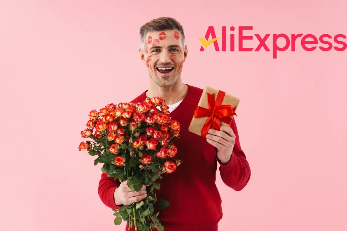 Montaje con hombre sonriente, con marcas de besos en la cara, sosteniendo un ramo de rosas y un regalo envuelto con lazo rojo frente a un fondo rosa con el logo de AliExpress