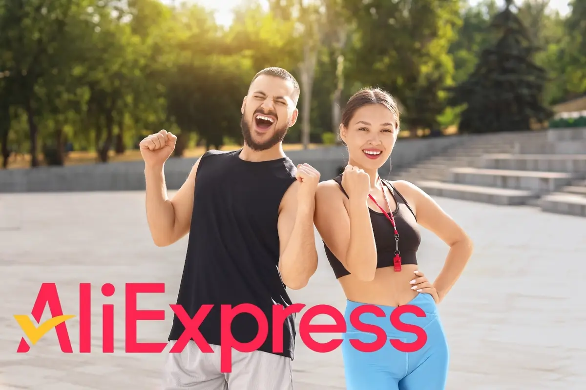 Montaje con pareja joven, con ropa deportiva celebrando al aire libre, y el logo de AliExpress en primer plano