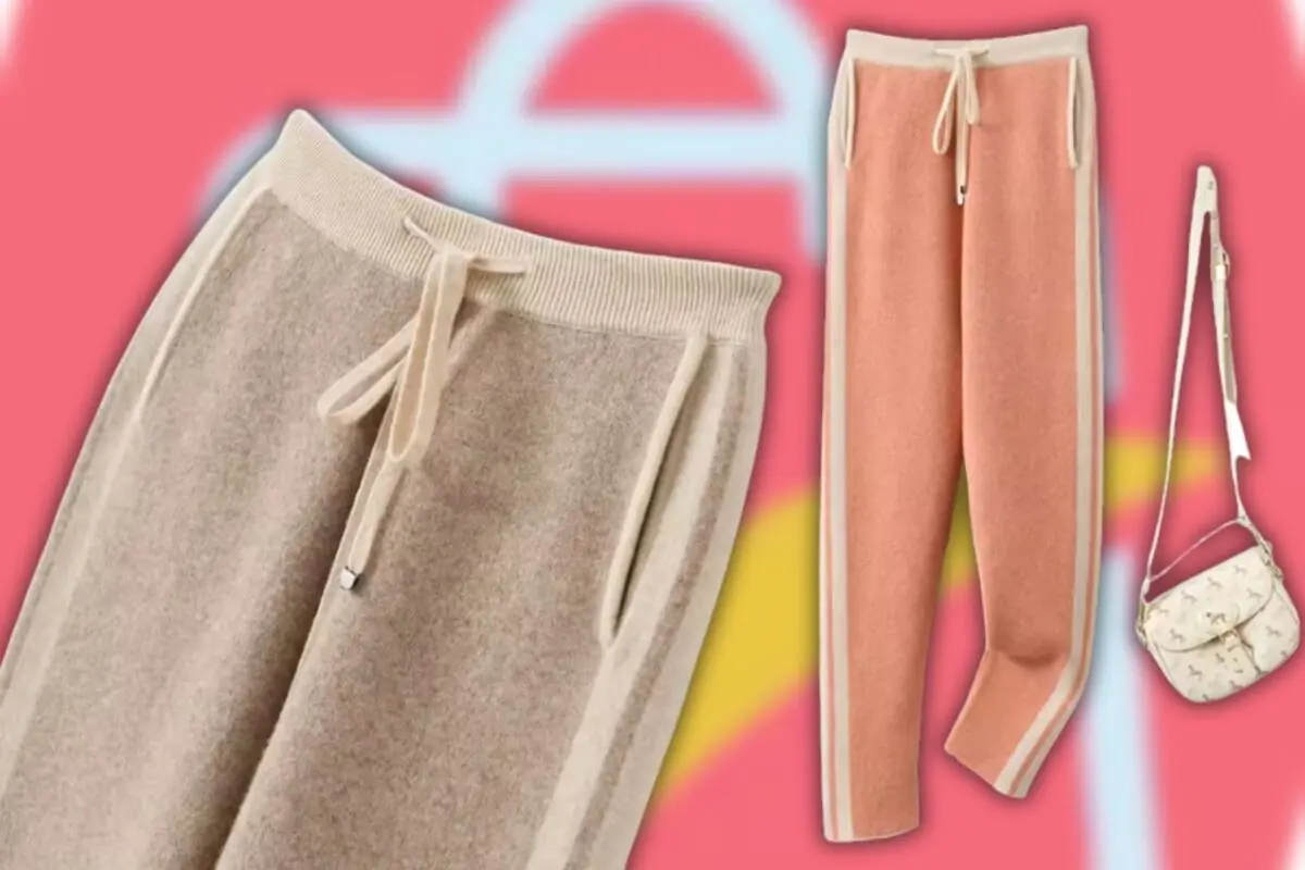 Pantalones de punto suaves en tonos beige y rosa con cordón ajustable y bolso pequeño estampado sobre fondo rosa llamativo