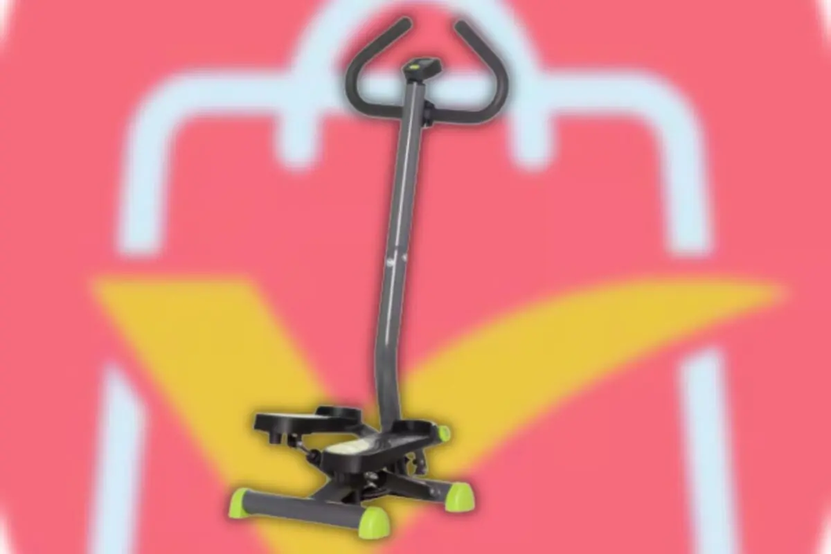 Mini escaladora fitness con manillar y base negra con detalles verdes sobre fondo rosa con icono de bolsa de compras Mini escaladora fitness con manillar y base negra con detalles verdes sobre fondo rosa con icono de bolsa de compras