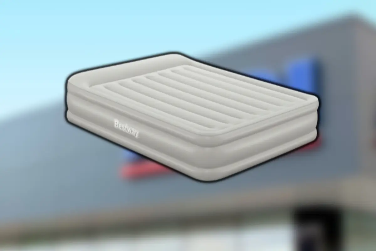 Colchón inflable Bestway gris de dos plazas sobre fondo desenfocado
