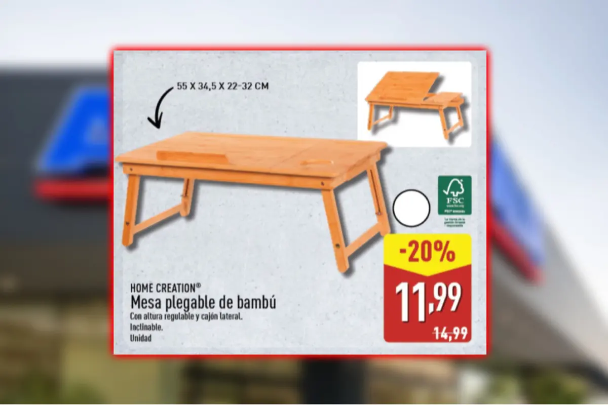 Publicitat d’una taula plegable de bambú amb potes ajustables i taulell inclinable de la marca Home Creation en oferta amb un 20 per cent de descompte a 11,99 euros