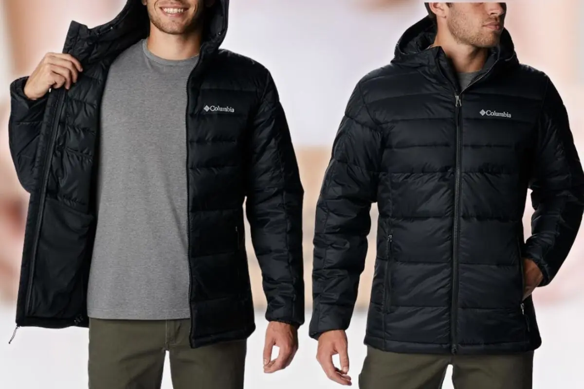 Hombre modelando una chaqueta acolchada negra con capucha marca Columbia vista abierta y cerrada sobre camiseta gris y pantalón verde