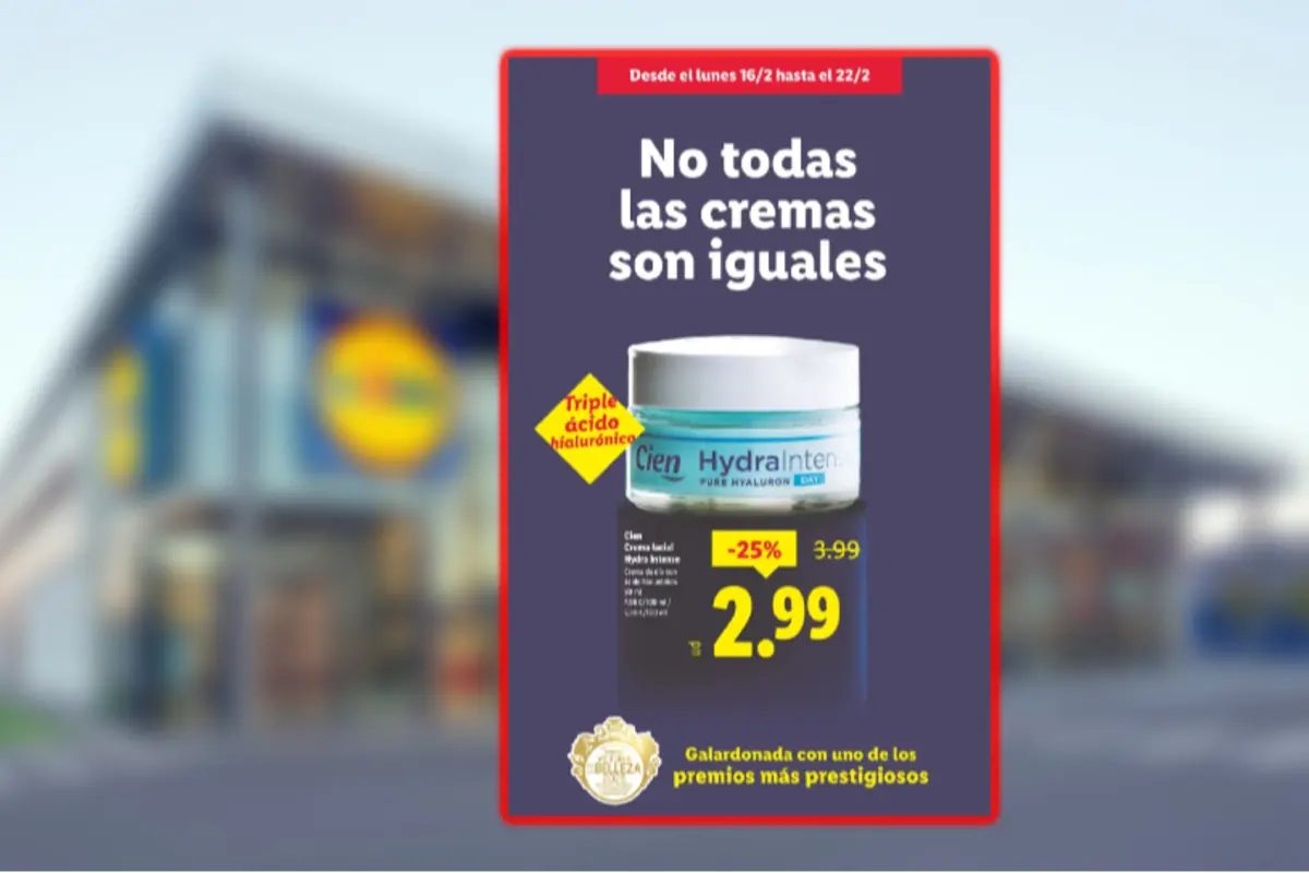 Anuncio de Lidl con fondo de supermercado que promociona la crema facial Cien HydraIntense con triple ácido hialurónico y un descuento del 25 por ciento dejando el precio en 2,99 euros bajo el eslogan “No todas las cremas son iguales”