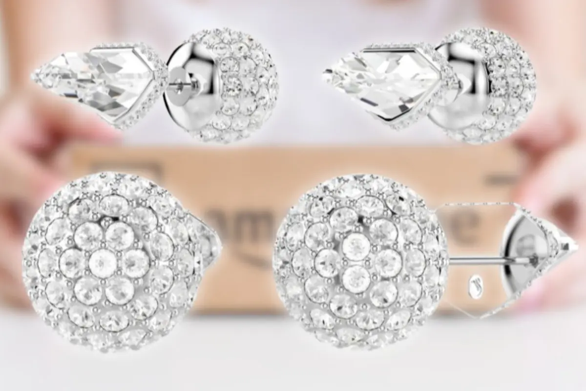 Pendientes de doble cara en plata con cristales brillantes en forma de esfera y punta de diamante sobre fondo desenfocado