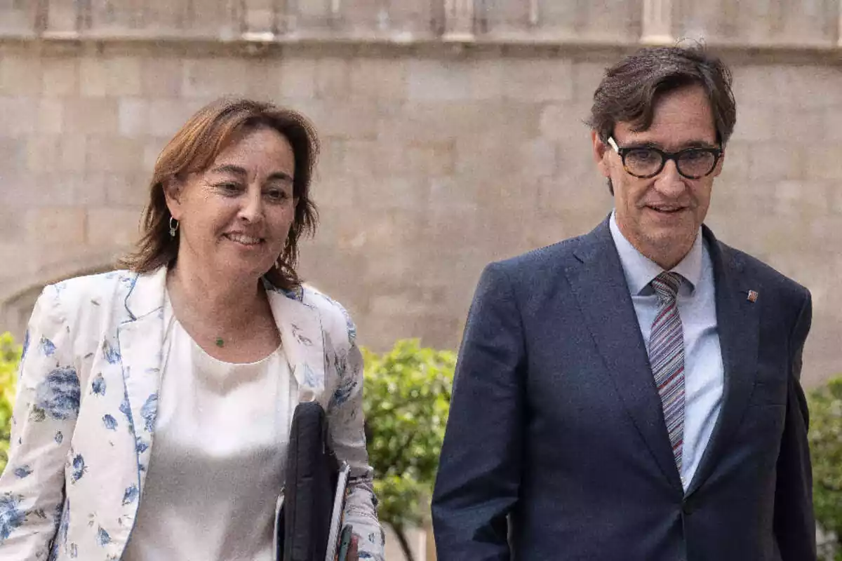Imatge de la candidata del PSC per Girona Sílvia Paneque junt a Salvador Illa