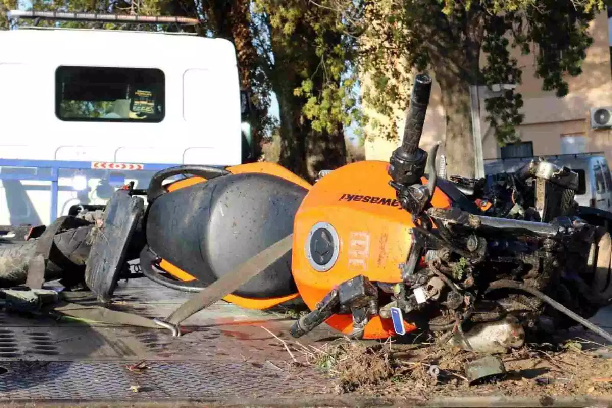 Imatge de la motocicleta accidentada aquest diumenge a la LP-9221