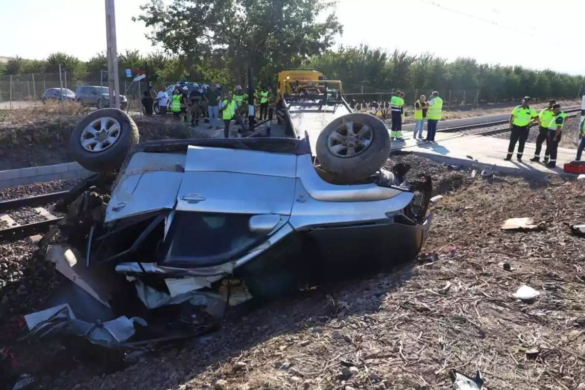 Accident a Alcolea (Còrdova), on un cotxe ha estat atropellat per un tren