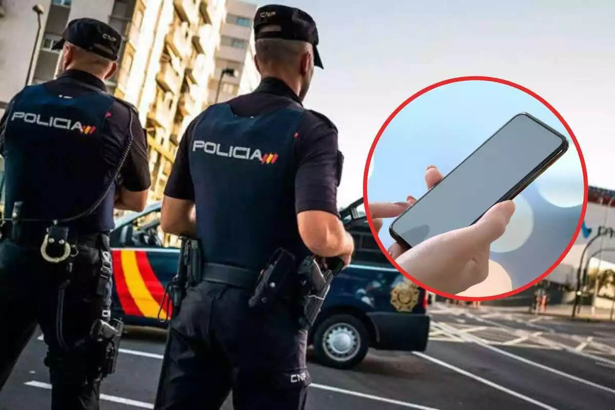 Dos agents de la Policia Nacional al carrer i un cercle amb un telèfon mòbil