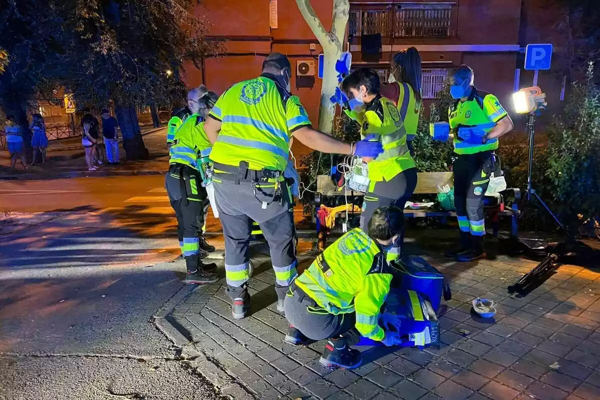 Emergencias Madrid atenent a una víctima