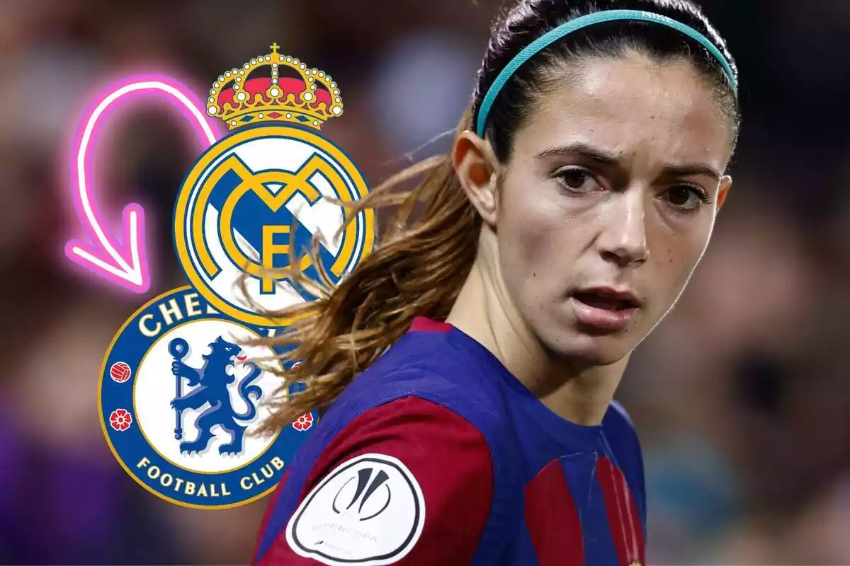 Aitana Bonmatí mirant de costat un escut del Reial Madrid i del Chelsea amb una fletxa