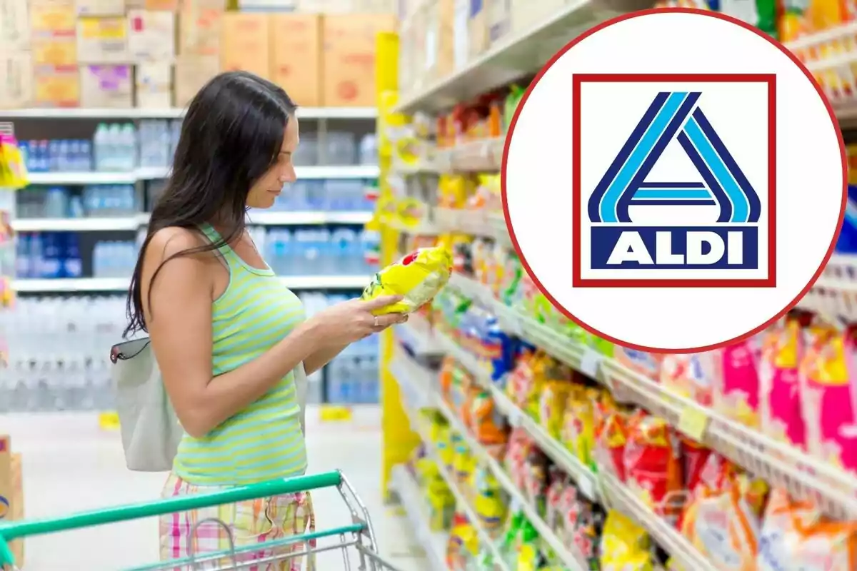 Una dona comprant a un supermercat amb el logotip d'Aldi en un cercle a la dreta.