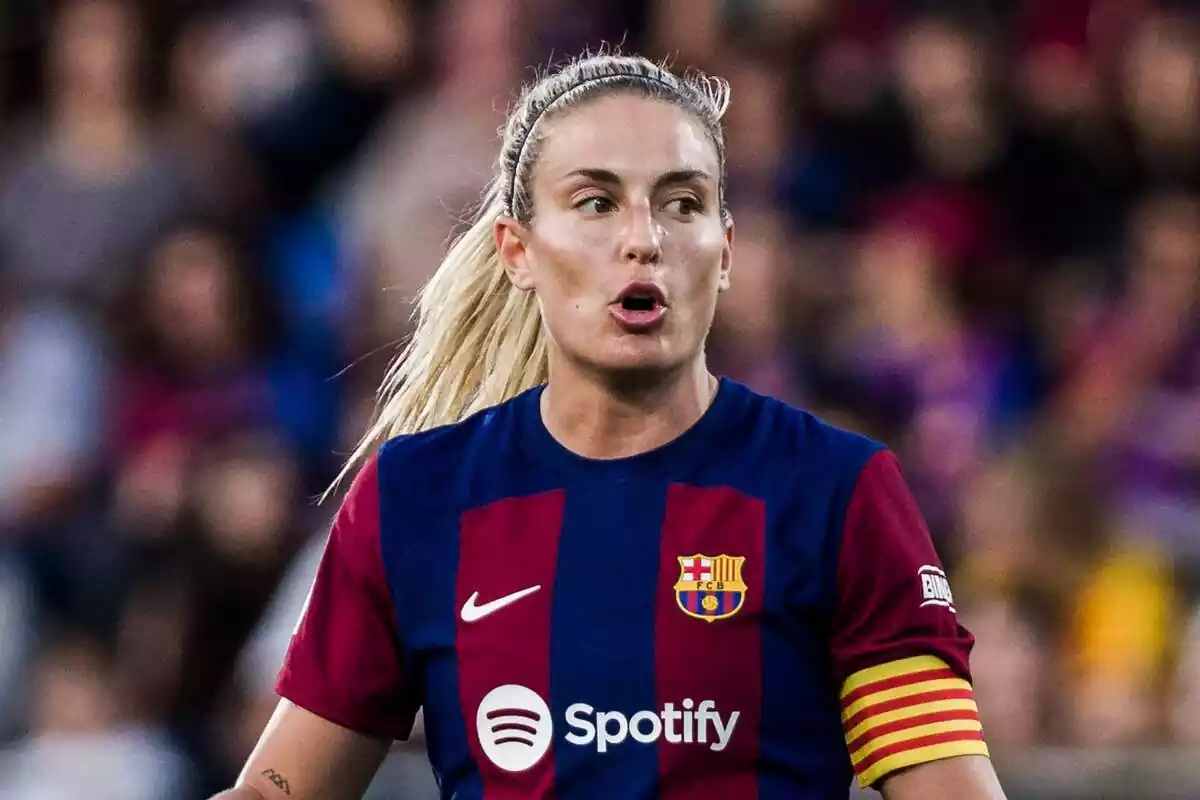 Alexia Putellas durant un partit del Barça Femení mirant cap a un costat amb la boca oberta