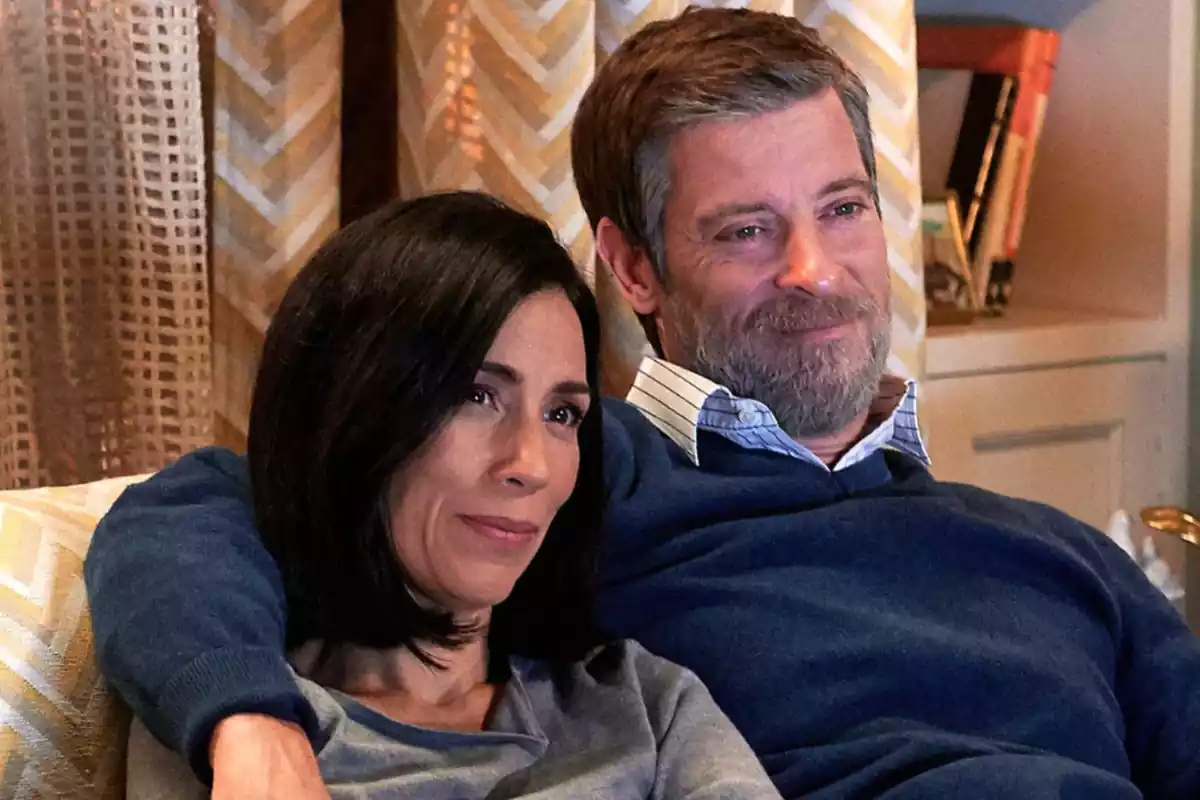 Fotografía de Itziar Miranda y Manu Baqueiro abraçats a Amar es para seimpre Fotografía de Itziar Miranda y Manu Baqueiro abraçats a Amar es para seimpre
