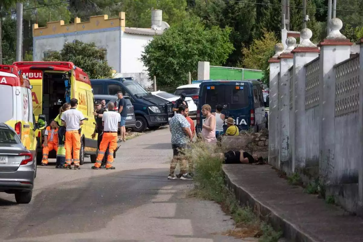 Policia, sanitaris i familiars de Raquel Lorente, assassinada a Alzira