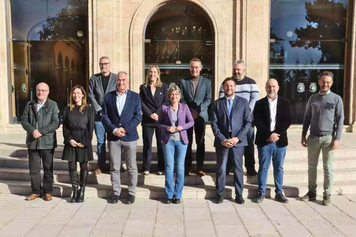 Imatge dels alcaldes, presidents i mandataris de consells comarcals que conformen l?Àrea Metropolitana de Tarragona