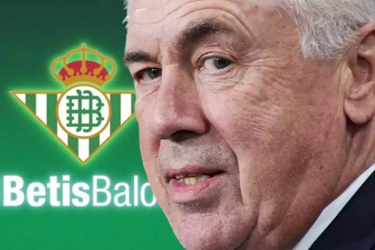 Home major amb cabell canós davant del logotip del Real Betis Balompié.