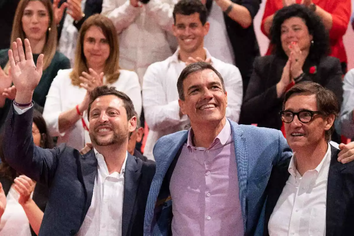 Imatge de Ruben Viñuales, Pedro Sánchez i Salvador Illa en un acte de campanya a Tarragona