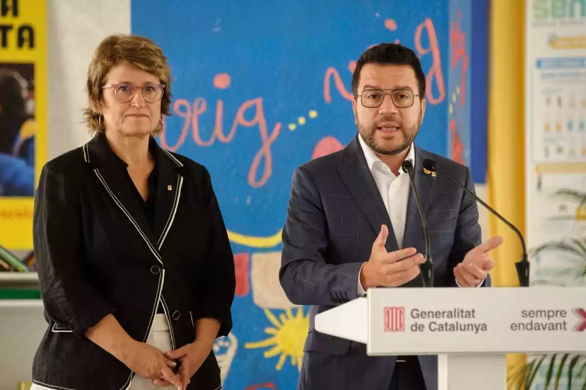 Imatge de la Consellera d'Educació, Anna Simó, i Pere Aragonès