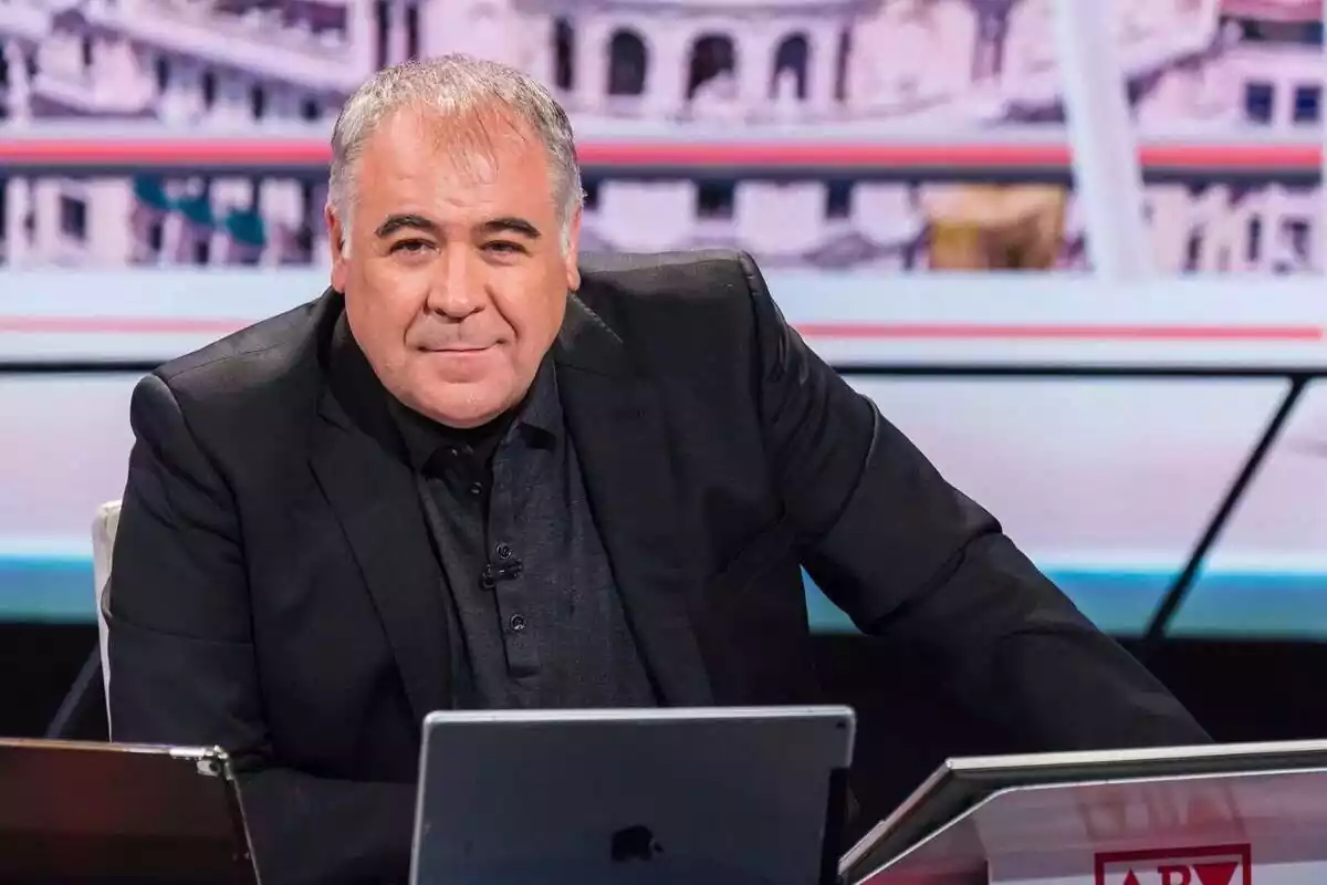 Antonio García Ferreras mirando a cámara en Al Rojo Vivo