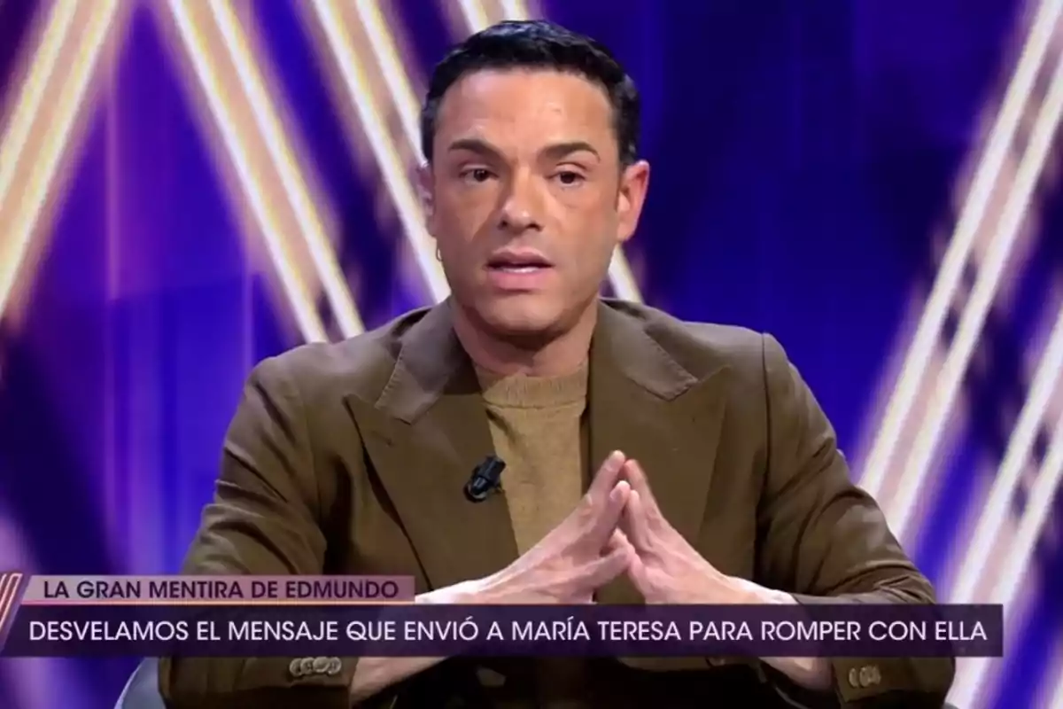 Antonio Rossi, in a brown jacket, speaking on ¡De Viernes! Antonio Rossi, in a brown jacket, speaking on ¡De Viernes!