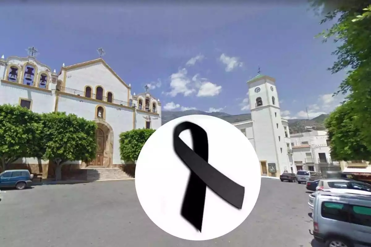 Muntatge de fotos d'una callde de Dalia (Almeria) i un llaç negre al centre