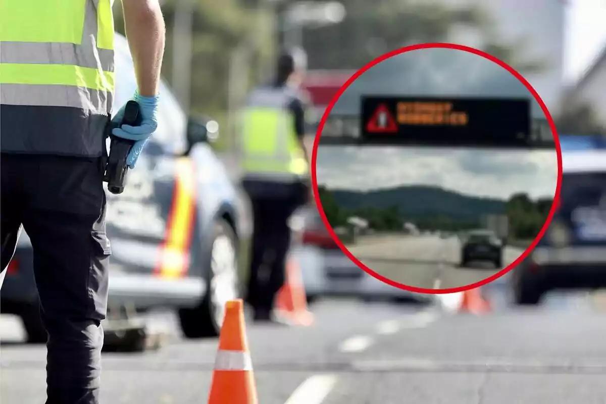 Un control policial a una carretera amb un agent de policia en primer pla i un cartell d'advertència a la distància.