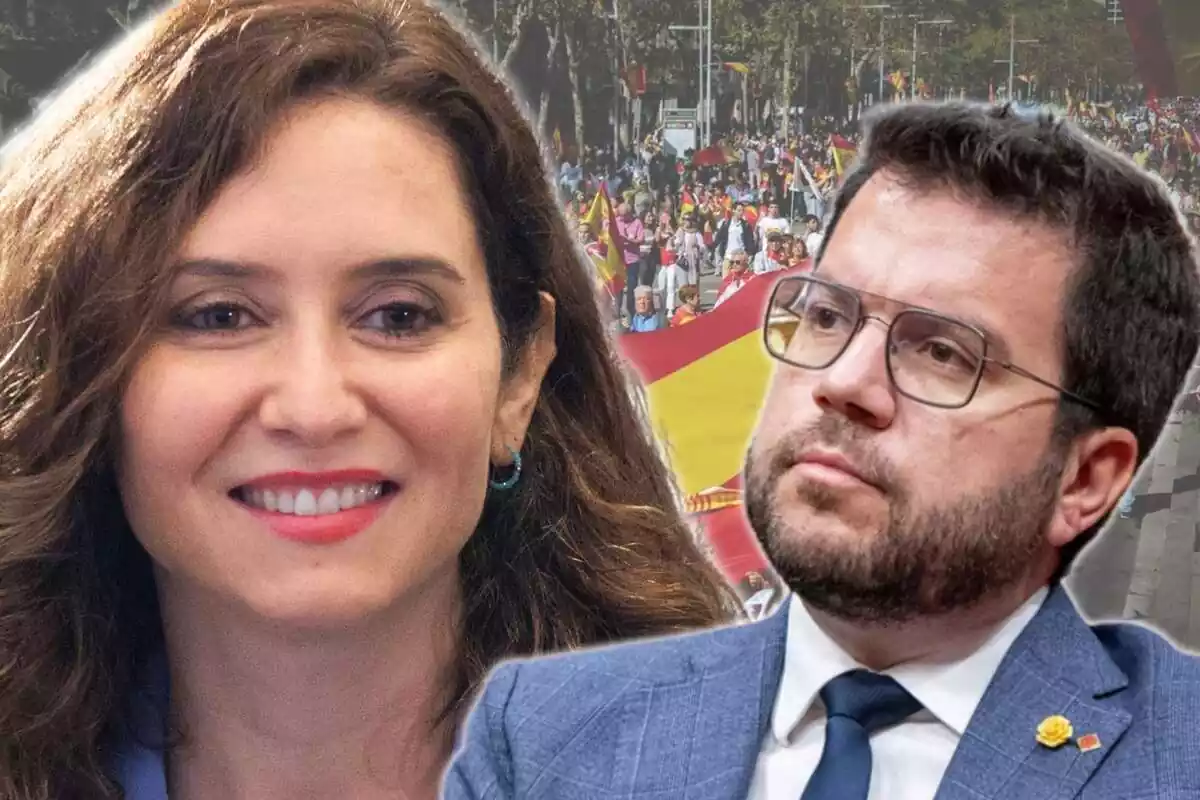 Muntatge amb un primer pla d'Isabel Díaz Ayuso rient i un pla mig curt de Pere Aragonès mirant l'horitzó amb cara de preocupació. De fons, una imatge aèria d'una manifestació constitucionalista a Barcelona amb banderes espanyoles