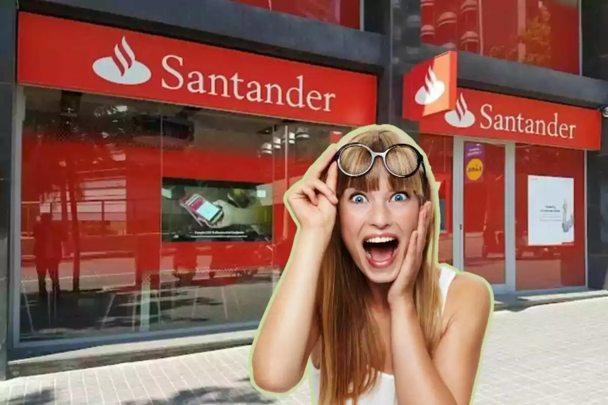 Una dona emocionada davant d?una sucursal del banc Santander.