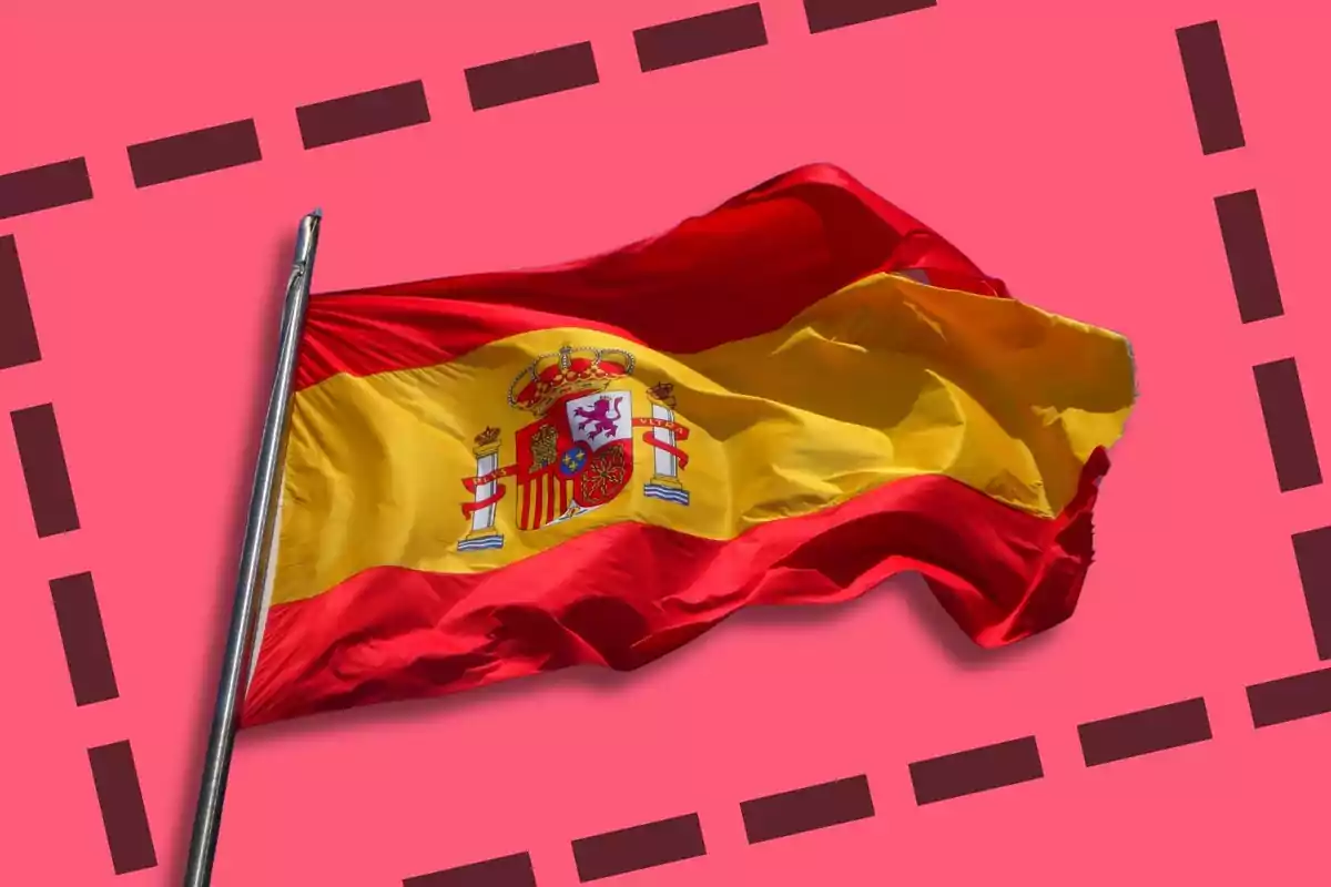 Bandera de España onejant sobre fons rosa amb vora de línies discontínues.