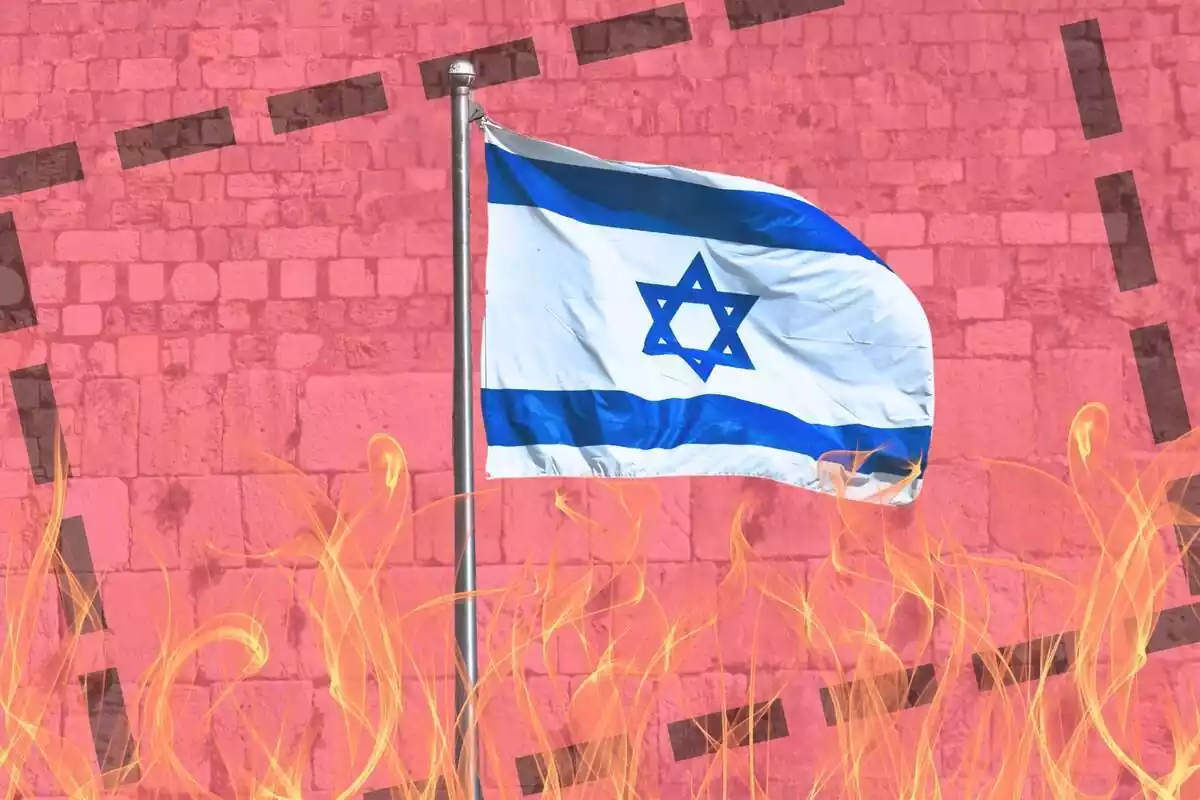 Bandera d'Israel amb un mur de fons i unes flames en primer pla