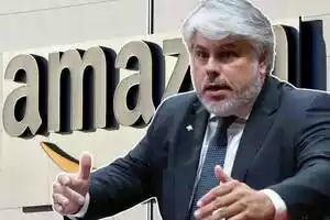 Imatge d'Albert Batet, polític de Junts per Catalunya, en un muntatge a tocar de la seu d'Amazon