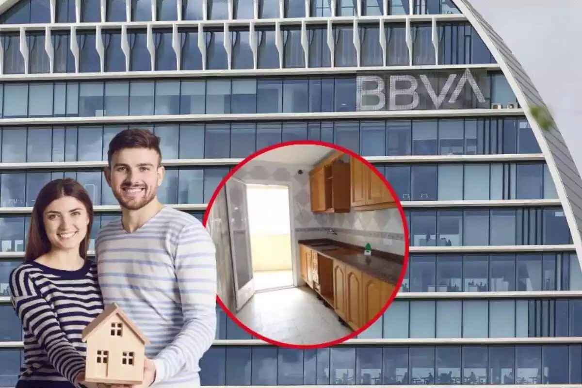 Imatge de fons d´unes oficines del BBVA, juntament amb dues imatges, una de la cuina d´una casa en venda i una altra d´una parella sostenint una maqueta d´una casa en miniatura