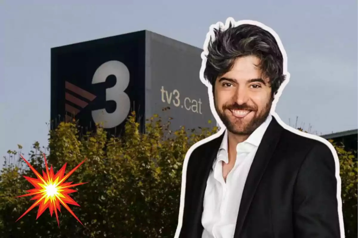 Un home somrient amb barba i cabell fosc, vestit amb vestit i camisa blanca, està superposat davant d'un edifici amb el logotip de "tv3.cat" i un número 3 gran, amb un gràfic d'explosió a la cantonada inferior esquerra.