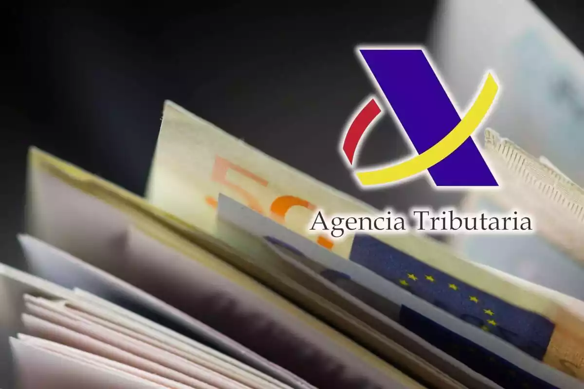 Muntatge del logo de l'Agència Tributària damunt de bitllets d'euro